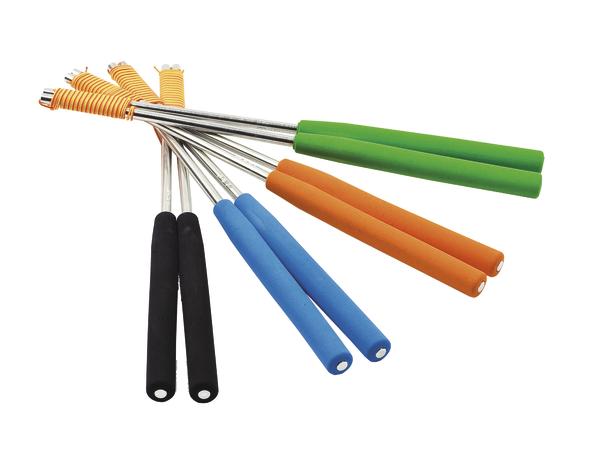 Set aus bunten Alu-Handstäben mit farbigen Griffen.