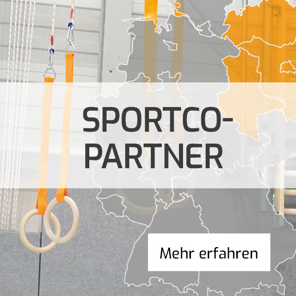 Werbegrafik für Sportco-Partner: Eine stilisierte Deutschlandkarte liegt über einem Foto von Turnringen in einer Sporthalle. Im Vordergrund steht der Text "SPORTCO-PARTNER" und ein Button mit der Aufschrift "Mehr erfahren".