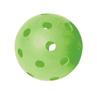 Grüner Kunststoff-Floorball mit mehreren Löchern, isoliert auf weißem Hintergrund.
